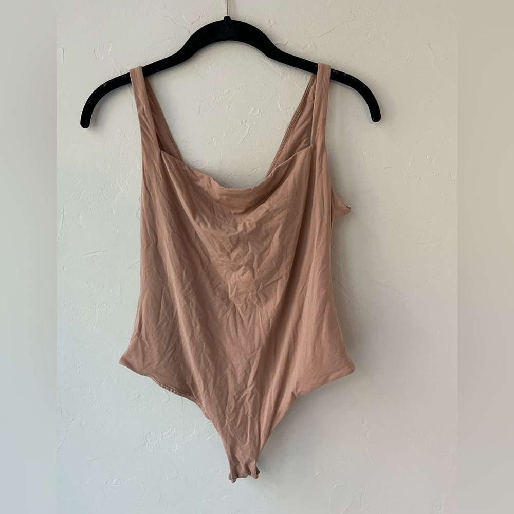 🤎SKIMS FITS EVERYBODY SQUARE NECK BODYSUIT IN SIENNA XS
